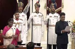 के. संजय मूर्ति ने नियंत्रक एवं महालेखा परीक्षक के रूप में शपथ ली के. संजय मूर्ति ने नियंत्रक एवं महालेखा परीक्षक के रूप में शपथ ली