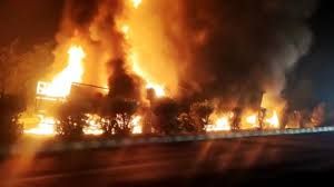 हादसे में ट्रक चालक जिंदा जला