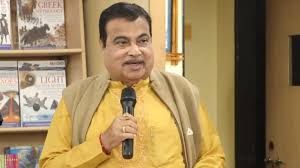 राजनीति असंतुष्ट आत्माओं का सागर है: गडकरी