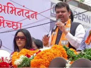 महायुति की जीत के बाद नागपुर पहुंचे फडणवीस का भव्य स्वागत