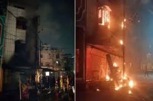 आग लगने से एक ही परिवार के चार लोगों की मौत आग लगने से एक ही परिवार के चार लोगों की मौत