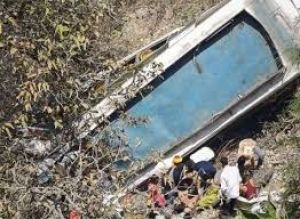  बस पलटने से 3 की मौत, सीएम ने 2 लाख रुपए मुआवजे का किया ऐलान