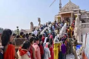 नववर्ष पर अयोध्या के राम मंदिर में उमड़ी श्रद्धालुओं की भीड़
