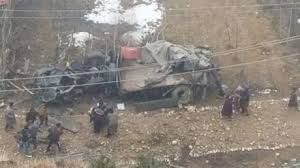 सेना का वाहन खाई में गिरने से तीन जवानों की मौत, दो घायल सेना का वाहन खाई में गिरने से तीन जवानों की मौत, दो घायल