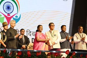  राष्ट्रपति द्रौपदी मुर्मु ने 18वें प्रवासी भारतीय दिवस में की शिरकत, प्रवासी भारतीय सम्मान पुरस्कार प्रदान किए