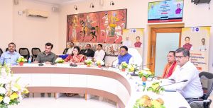 माझी ने महाकुंभ मेले के लिए विशेष तीर्थयात्री बसों को हरी झंडी दिखाई माझी ने महाकुंभ मेले के लिए विशेष तीर्थयात्री बसों को हरी झंडी दिखाई