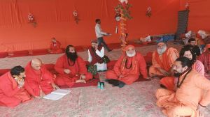  महाकुंभ: शाही स्नान को लेकर तैयारियों में जुटे दुनियाभर के संत