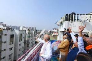 शाह ने गुजरात में मनाया उत्तरायण का पर्व, पतंग उड़ाने का आनंद लिया शाह ने गुजरात में मनाया उत्तरायण का पर्व, पतंग उड़ाने का आनंद लिया