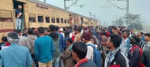 लखीसराय में चलती ट्रेन में यात्री की गोली मारकर हत्या