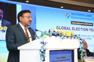 मुख्य चुनाव आयुक्त राजीव कुमार ने सोशल मीडिया प्रदूषण से निपटने के लिए की अपील