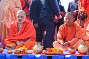  गृह मंत्री अमित शाह ने संगम में लगाई आस्था की डुबकी, सीएम योगी भी रहे मौजूद