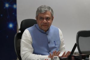 भारत जल्द ही एआई का अपना फाउंडेशनल मॉडल विकसित करेगा: अश्विनी वैष्णव