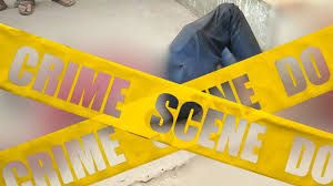 धमकी से तंग आकर महिला ने पड़ोसी युवक की हत्या की...!