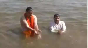  राजस्थान और मध्य प्रदेश के मुख्यमंत्रियों ने लगाई संगम में डुबकी