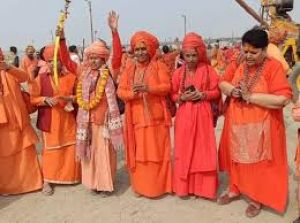 विभिन्न अखाड़ों में 7,000 से अधिक महिलाओं ने ली संन्यास की दीक्षा विभिन्न अखाड़ों में 7,000 से अधिक महिलाओं ने ली संन्यास की दीक्षा