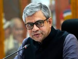 वैष्णव ने अहमदाबाद रेलवे स्टेशन पुनर्विकास और बुलेट ट्रेन परियोजना की समीक्षा की