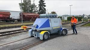 रेल पटरियों को साफ करने वाले रोबोट समेत 185 नवाचार प्रदर्शित किए गए