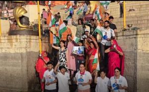 काशी के घाटों पर रंगोली बनाकर टीम इंडिया के जीत के लिए की गई गंगा आरती और दुग्धाभिषेक काशी के घाटों पर रंगोली बनाकर टीम इंडिया के जीत के लिए की गई गंगा आरती और दुग्धाभिषेक