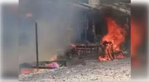 पटाखे की दुकान में आग लगने से तीन बच्चों समेत पांच लोगों की मौत
