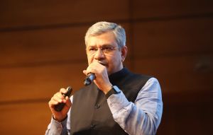 कंटेंट क्रिएटर्स के लिए 1 अरब डॉलर का फंड, सरकार की बड़ी घोषणा कंटेंट क्रिएटर्स के लिए 1 अरब डॉलर का फंड, सरकार की बड़ी घोषणा