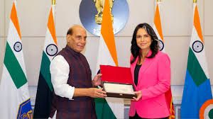 तुलसी गबार्ड और राजनाथ सिंह ने कई मुद्दों पर चर्चा की, रक्षा संबंधों के विस्तार पर जोर दिया तुलसी गबार्ड और राजनाथ सिंह ने कई मुद्दों पर चर्चा की, रक्षा संबंधों के विस्तार पर जोर दिया