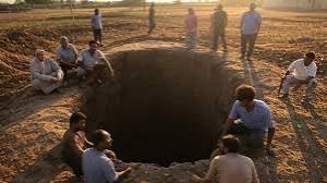 जहरीली गैस की चपेट में आने से आठ की मौत जहरीली गैस की चपेट में आने से आठ की मौत