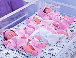 गर्भधारण के 25 हफ्ते बाद जन्मे तीन बच्चों को अस्पताल से छुट्टी मिली गर्भधारण के 25 हफ्ते बाद जन्मे तीन बच्चों को अस्पताल से छुट्टी मिली