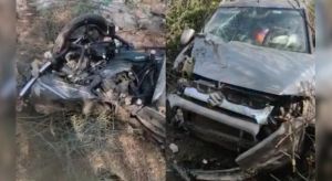 मोटरसाइकिल और कार की टक्कर में एक परिवार के चार लोगों की मौत मोटरसाइकिल और कार की टक्कर में एक परिवार के चार लोगों की मौत