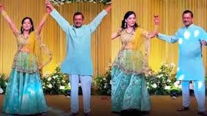 बेटी की शादी में &lsquo;पुष्पा राज&rsquo; बने केजरीवाल, पत्&zwj;नी के साथ जमकर किया डांस; वीड&zwj;ियो हुआ वायरल