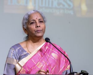 भारत को आईएमएफ और विश्व बैंक &lsquo;वैश्विक व्यापार के इंजन&rsquo; के रूप में देखते हैं: केंद्रीय वित्त मंत्री 