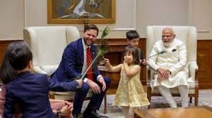अमेरिका के उपराष्ट्रपति वेंस का अपने परिवार के साथ दिल्ली पहुंचने पर गर्मजोशी से स्वागत अमेरिका के उपराष्ट्रपति वेंस का अपने परिवार के साथ दिल्ली पहुंचने पर गर्मजोशी से स्वागत