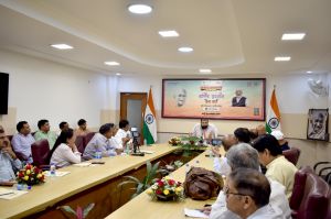 प्रधानमंत्री नरेंद्र मोदी के नेतृत्व में खादी और ग्रामोद्योग आयोग ने रचा नया कीर्तिमान प्रधानमंत्री नरेंद्र मोदी के नेतृत्व में खादी और ग्रामोद्योग आयोग ने रचा नया कीर्तिमान