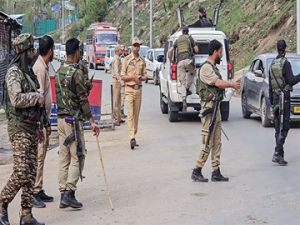 बारामुला में बड़ी सफलता : पहलगाम हमले के बाद सेना की जवाबी कार्रवाई में दो आतंकी ढेर, भारी मात्रा में हथियार बरामद बारामुला में बड़ी सफलता : पहलगाम हमले के बाद सेना की जवाबी कार्रवाई में दो आतंकी ढेर, भारी मात्रा में हथियार बरामद