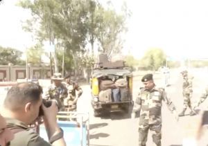 भारत ने पहलगाम आतंकी हमले को लेकर अटारी-वाघा बॉर्डर से वापस लौटाए पाकिस्तानी नागरिक भारत ने पहलगाम आतंकी हमले को लेकर अटारी-वाघा बॉर्डर से वापस लौटाए पाकिस्तानी नागरिक