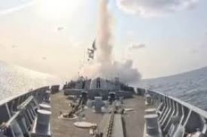 भारतीय नौसेना के युद्धपोत ने सतह से हवा में मार करने वाली मिसाइल का सफल परीक्षण किया भारतीय नौसेना के युद्धपोत ने सतह से हवा में मार करने वाली मिसाइल का सफल परीक्षण किया