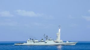 भारतीय नौसेना ने की एंटी-शिप फायरिंग, कहा किसी भी मुकाबले के लिए तैयार भारतीय नौसेना ने की एंटी-शिप फायरिंग, कहा किसी भी मुकाबले के लिए तैयार