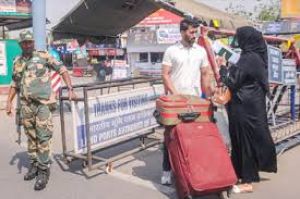  कश्मीर से 59 पाकिस्तानी निर्वासित, शौर्य चक्र सम्मानित शहीद पुलिस कर्मी की मां इनमें शामिल नहीं