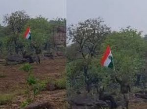 सुरक्षा बलों ने नक्सलियों के कब्जे वाली पहाड़ी को अपने नियंत्रण में लिया, अभियान जारी