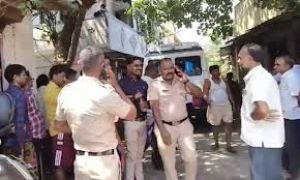 महिला और उसकी तीन बेटियों के शव घर में फंदे से लटके पाए गए