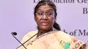  राष्ट्रपति ने  विवादों के समाधान के लिए पंचायतों को कानूनी अधिकार देने पर दिया जोर