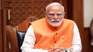  एलओसी पर तनाव के बीच रक्षा सचिव ने पीएम मोदी से की मुलाकात, सैन्य तैयारियों की दी जानकारी