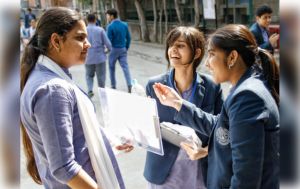 सीबीएसई ने जारी किया कक्षा 12वीं का रिजल्ट, लड़कियों ने फिर मारी बाजी