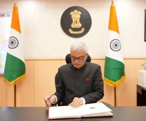 बिहार विधानसभा चुनाव की तैयारियां तेज, चुनाव आयुक्त विवेक जोशी ने पटना में की समीक्षा बैठक