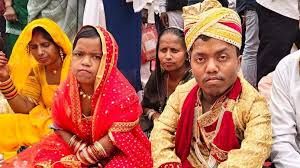 सामूहिक विवाह कार्यक्रम में आकर्षण का केंद्र रहे ढाई फुट कद के दूल्हा-दुल्हन सामूहिक विवाह कार्यक्रम में आकर्षण का केंद्र रहे ढाई फुट कद के दूल्हा-दुल्हन