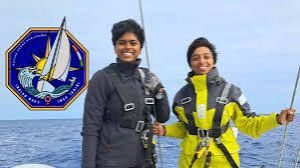 दुनिया का चक्कर लगाकर लौटी नौसेना की दो सदस्यीय महिला टीम