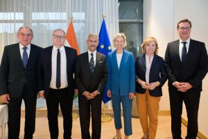 ब्रसेल्स में एस जयशंकर यूरोपीय संघ के नेताओं से की मुलाकात, ईयू ने पहलगाम में हुए भीषण आतंकवादी हमले की कड़ी निंदा की ब्रसेल्स में एस जयशंकर यूरोपीय संघ के नेताओं से की मुलाकात, ईयू ने पहलगाम में हुए भीषण आतंकवादी हमले की कड़ी निंदा की