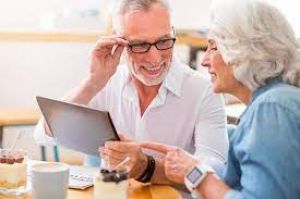  हर 3 में से 2 बुजुर्ग तकनीक से भ्रमित, 51% को डिजिटल बातचीत में गलती का डर