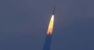 इसरो का पहला सफल परीक्षण, रॉकेट ने 1.1 किमी तक भरी उड़ान इसरो का पहला सफल परीक्षण, रॉकेट ने 1.1 किमी तक भरी उड़ान