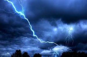 आकाशीय बिजली गिरने से एक ही परिवार के चार लोगों समेत सात की मौत आकाशीय बिजली गिरने से एक ही परिवार के चार लोगों समेत सात की मौत