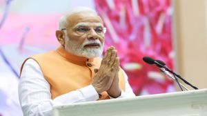 जीएसटी डे: मोदी सरकार के इस टैक्स रिफॉर्म से छोटे व्यापारियों के लिए कारोबार करना हुआ आसान जीएसटी डे: मोदी सरकार के इस टैक्स रिफॉर्म से छोटे व्यापारियों के लिए कारोबार करना हुआ आसान